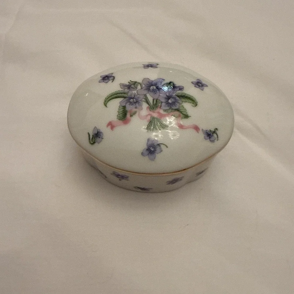 Lenox collector Society trinket box 1992  purple flowers fine porcelain